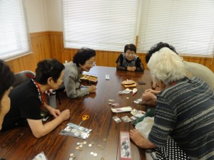 趣味の時間(5円玉亀の制作中)