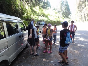 館長の注意を聞く