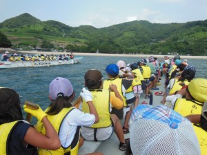 ペーロン船競走中