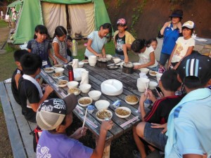 焼きそば・ご飯・バナナ・ヨーグルトが今晩の食事です