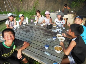 カレー・バナナ・ヨーグルトの献立です