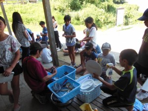 借りた食器等チェック中