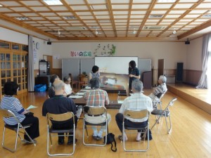 絵本のよみきかせを聞いております