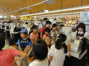 レジ真剣に計算中