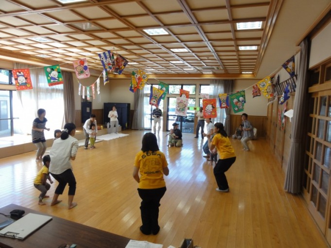 みんなで体操中