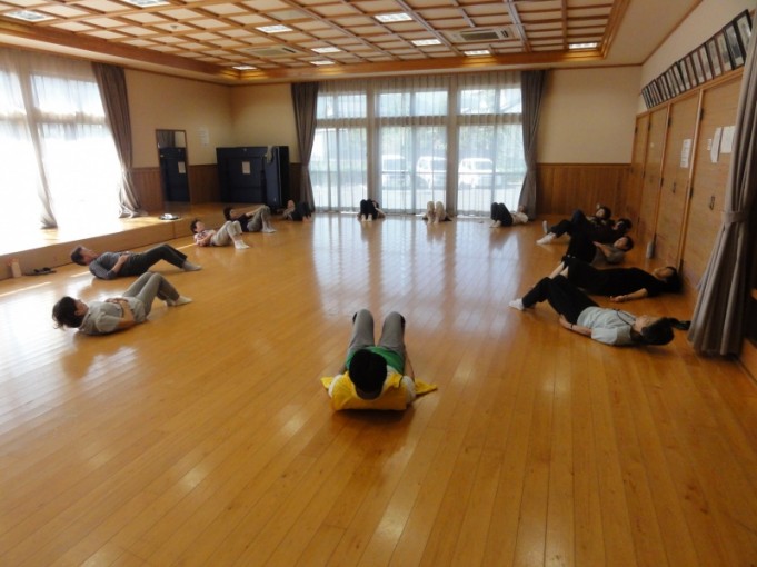 体操中（腹筋を鍛えてます・・）