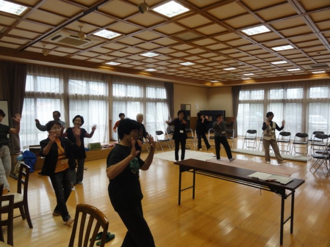 体操中です。楽しくやっております。