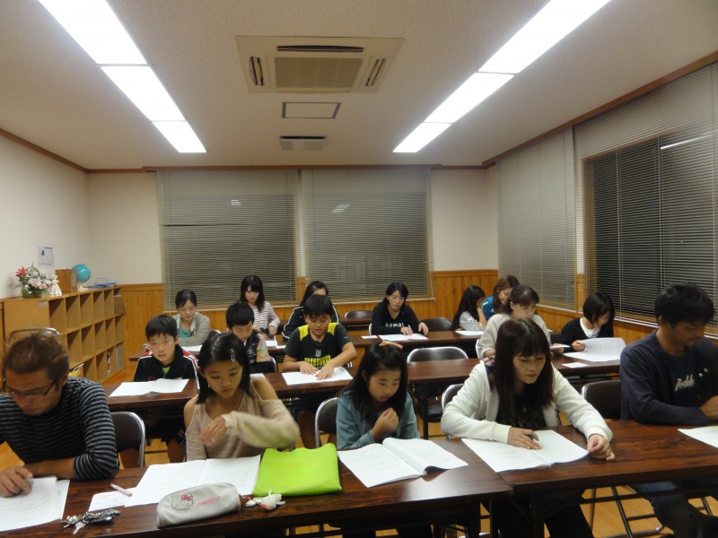 説明文を読んでます。