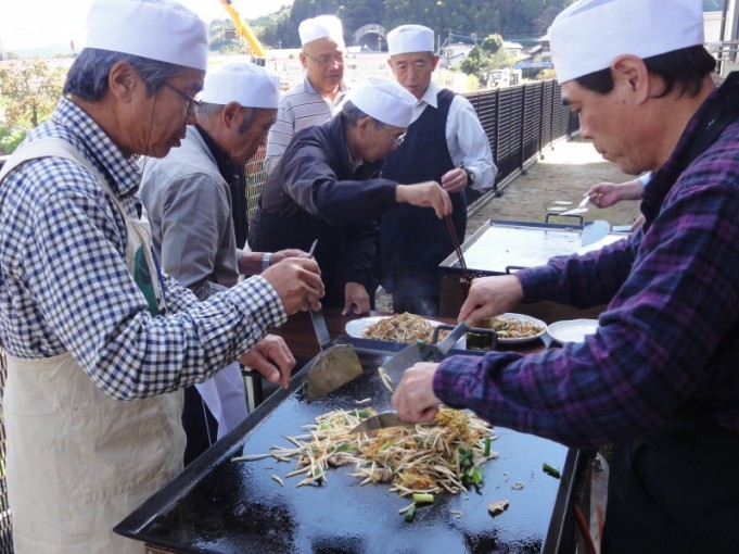 本番と同じ鉄板で焼いております。