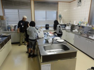 さぁ～朝ごはんの調理開始です。時間との戦いです。