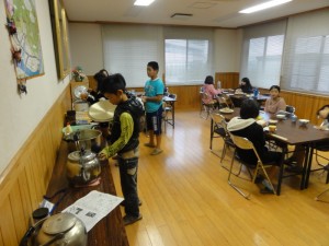 例によって自分たちでよそっています。