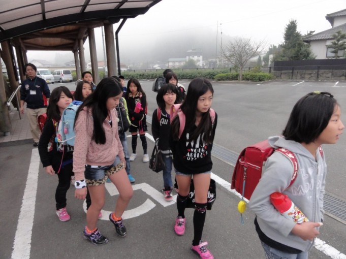 寝不足気味に『行ってきま～す』