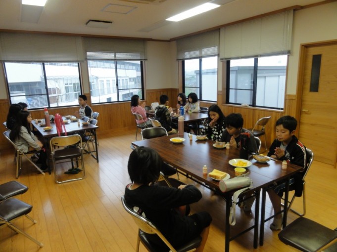 トーストといり卵です。『いただきま～す。