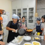 オムライスを製作中