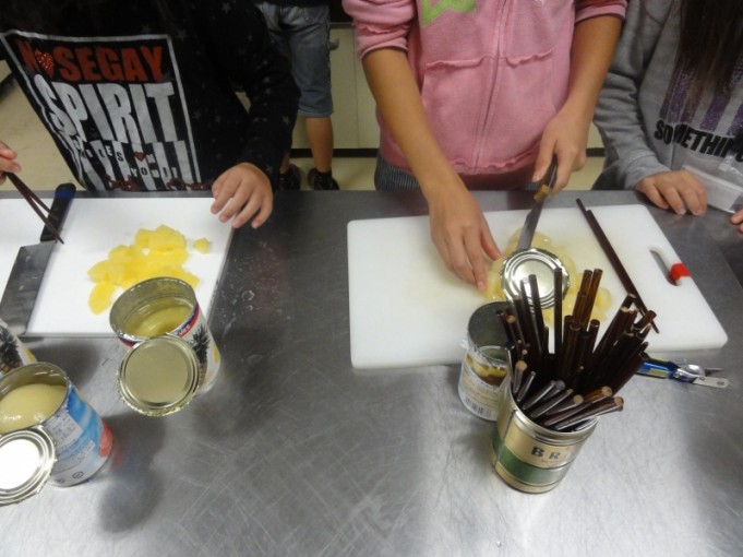 朝のサンド作りです