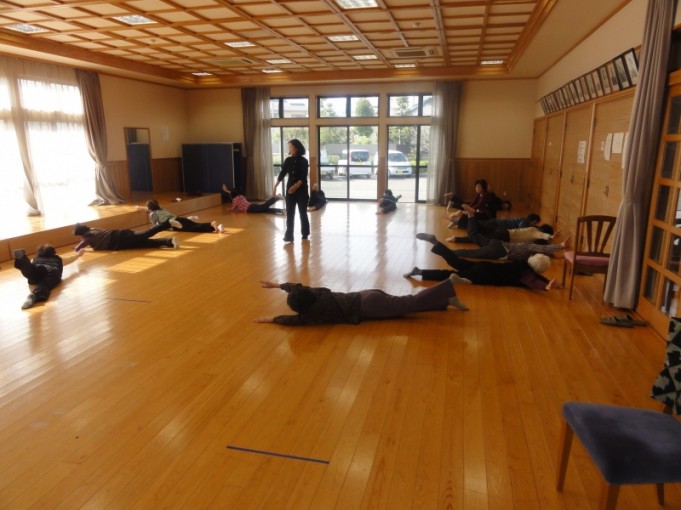 身体をほぐしてます