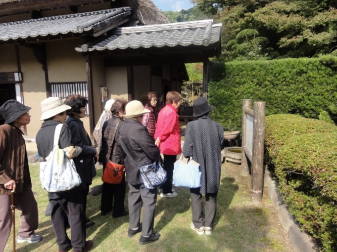 行徳家訪問です。説明を聞いています。