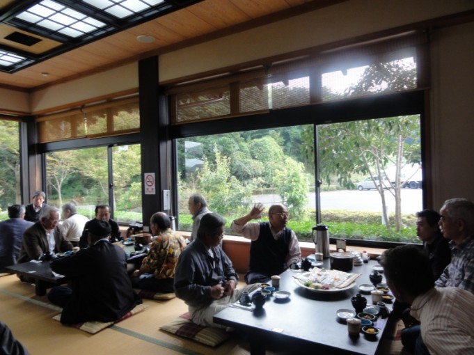 イカ三昧です。活つくりを堪能した後はげそを天麩羅でいただきました