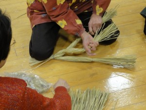 3本をよじります