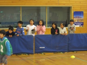 応援する子ども達