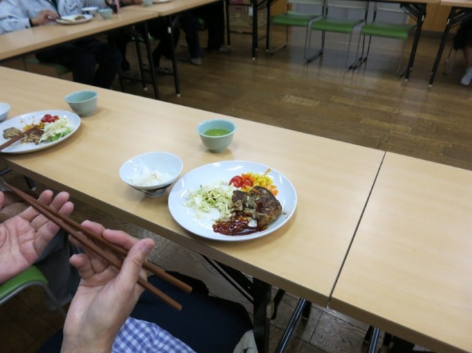 ハンバーグの出来栄えはいかがでしょうか?(食べる前の写真が……)